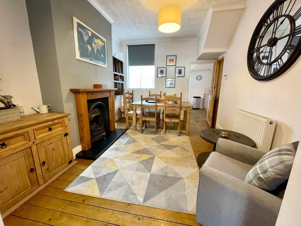 Spacious 3 Bedroom Retreat For Professionals Holiday home Kingston upon Hull