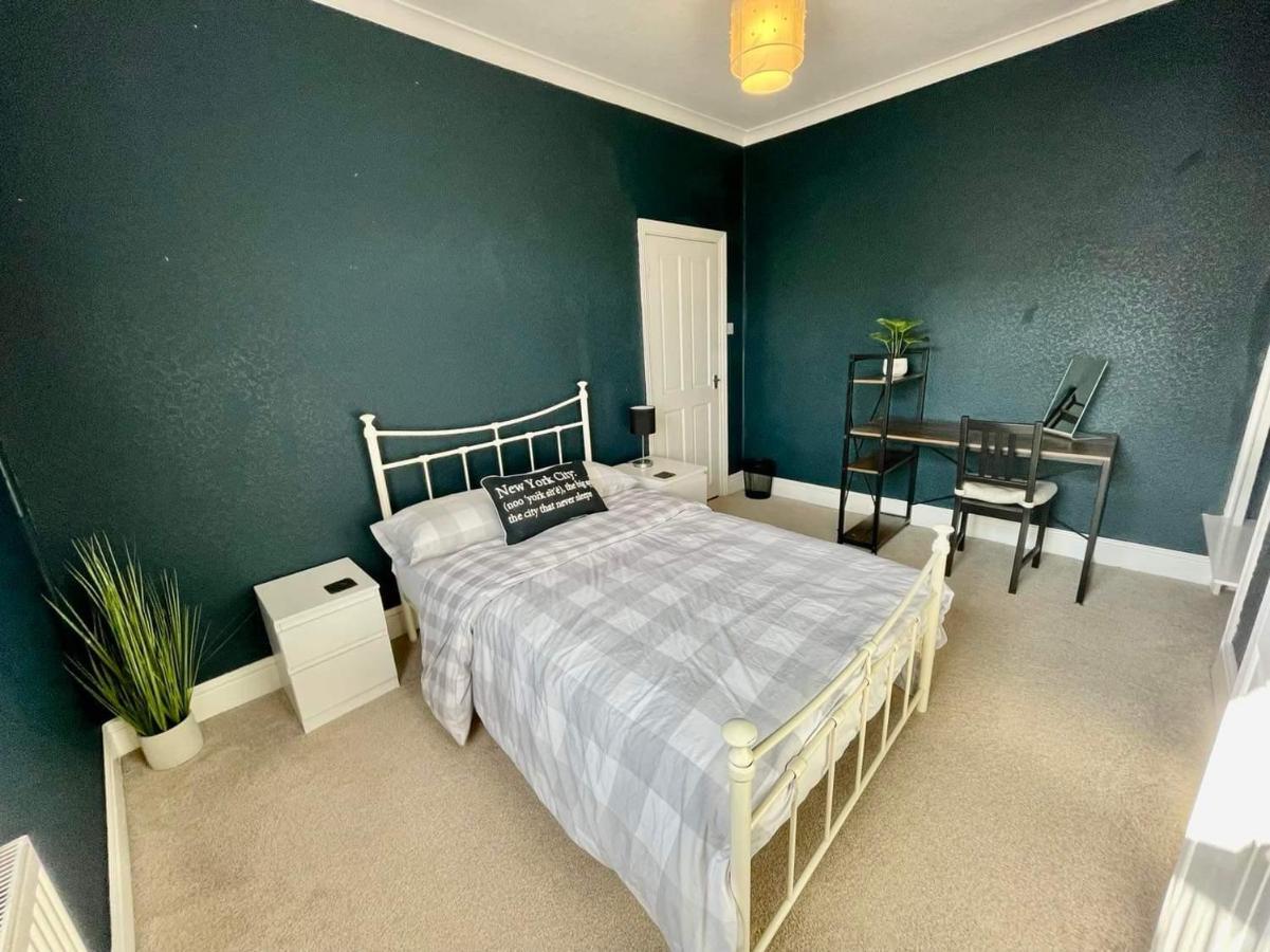 Spacious 3 Bedroom Retreat For Professionals Holiday home *