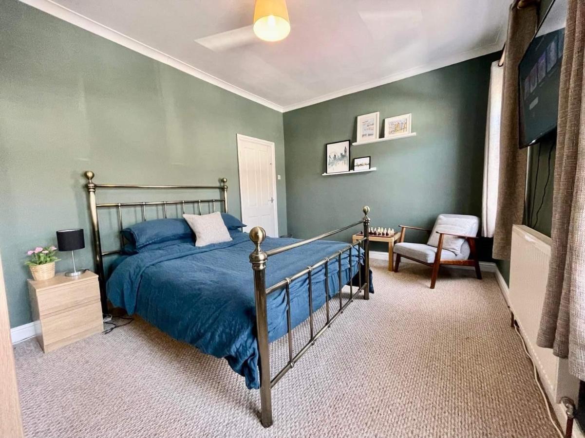 Spacious 3 Bedroom Retreat For Professionals Kingston upon Hull