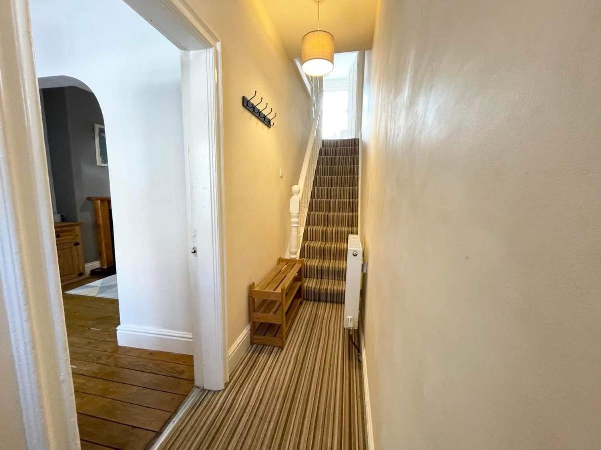 Spacious 3 Bedroom Retreat For Professionals Kingston upon Hull