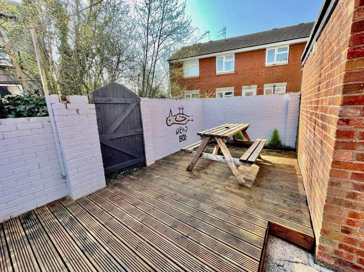 Spacious 3 Bedroom Retreat For Professionals *