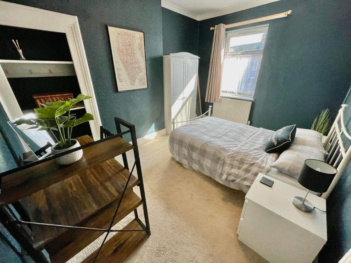 Spacious 3 Bedroom Retreat For Professionals * Kingston upon Hull