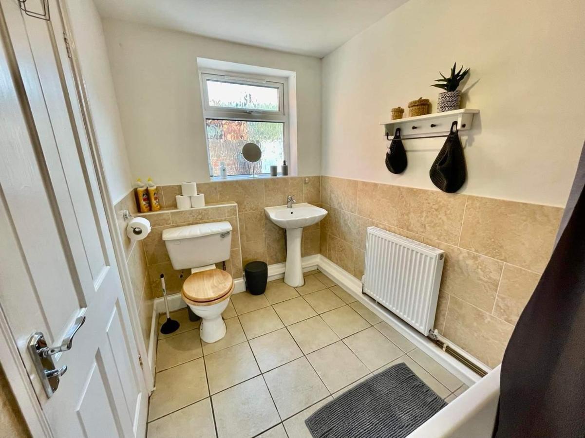 Spacious 3 Bedroom Retreat For Professionals Holiday home *