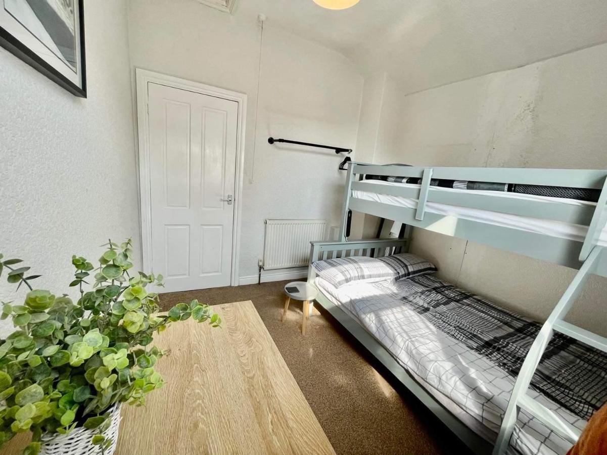 Spacious 3 Bedroom Retreat For Professionals Holiday home